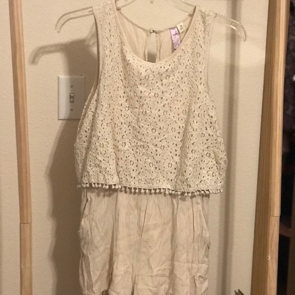 Alya (Francesca’s) beige romper
